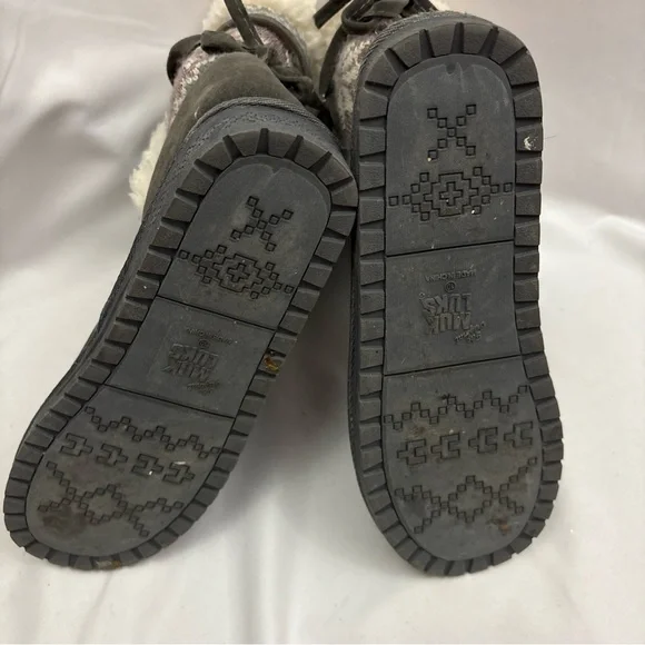 Muk Luks Melba Women’s Boots Size 10 Gray Booties Sherpa Line Gray Back Lace Up - Picture 11 of 12